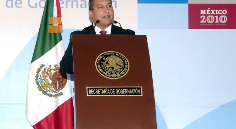 Firma Blake Mora en Oaxaca convenio de atención a migrantes