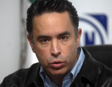Acusa Guillermo Anaya Llamas que Hank Rhon financia a Moreira en Coahuila