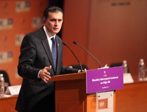 Alonso Lujambio declinara a sus aspiraciones a la Presidencia este 2012