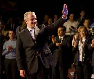 Santiago Creel pide licencia; va por candidatura