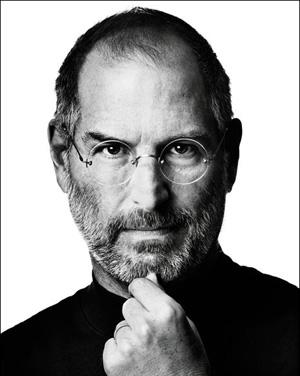 Caen acciones de Apple tras renuncia de Steve Jobs