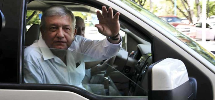 Desiste AMLO de pre-campaña y de usar Juanitos para ocupar los tiempos en medios