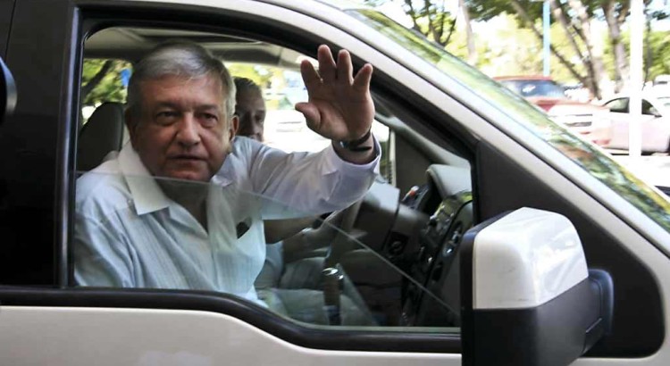 Desiste AMLO de pre-campaña y de usar Juanitos para ocupar los tiempos en medios