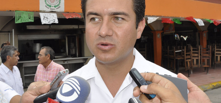 Atentan contra Miguel Ángel Yunes Márquez, coordinador de campaña de Cordero