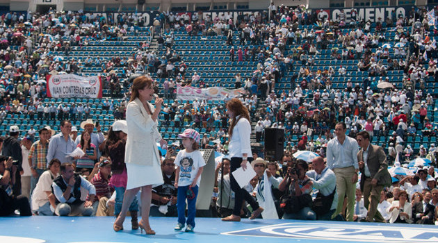 Josefina Vazquez Mota, miente dice haber tenido un estadio lleno, cuando este estuvo vacio