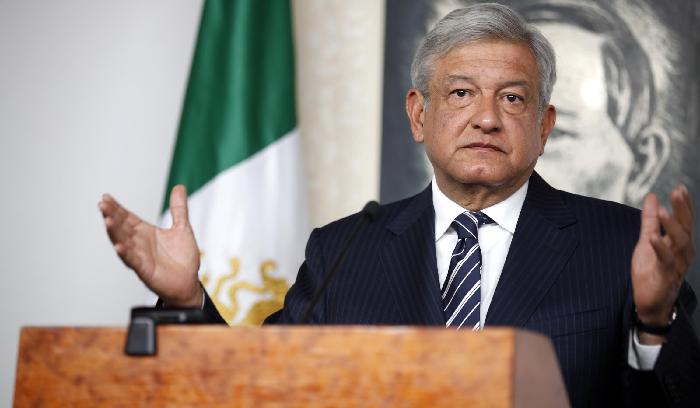 AMLO se compromete a solucionar problema de inseguridad