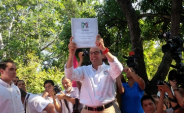 Se registra Ignacio Peralta como precandidato a gobernador del PRI